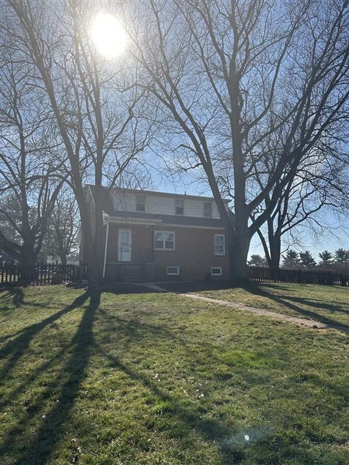 204 S 7th St - Photo 2 of 14