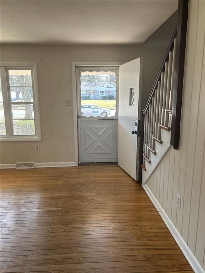 204 S 7th St - Photo 4 of 14