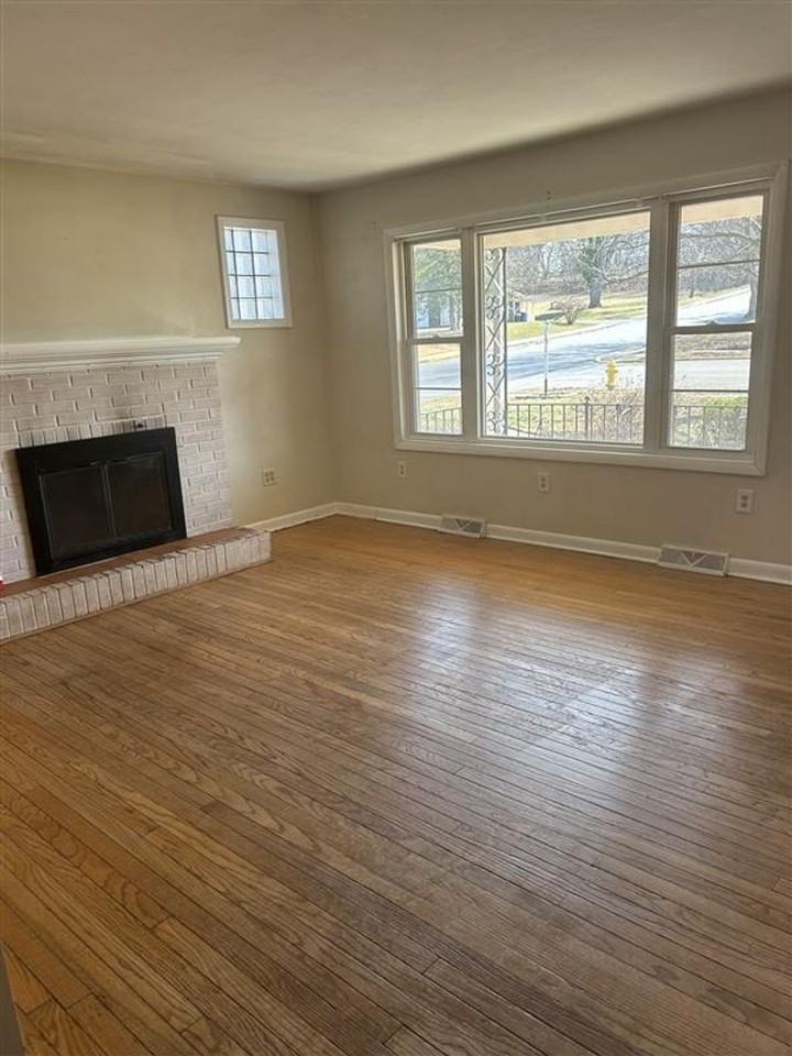 204 S 7th St - Photo 5 of 14