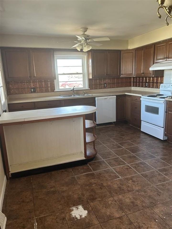 204 S 7th St - Photo 6 of 14