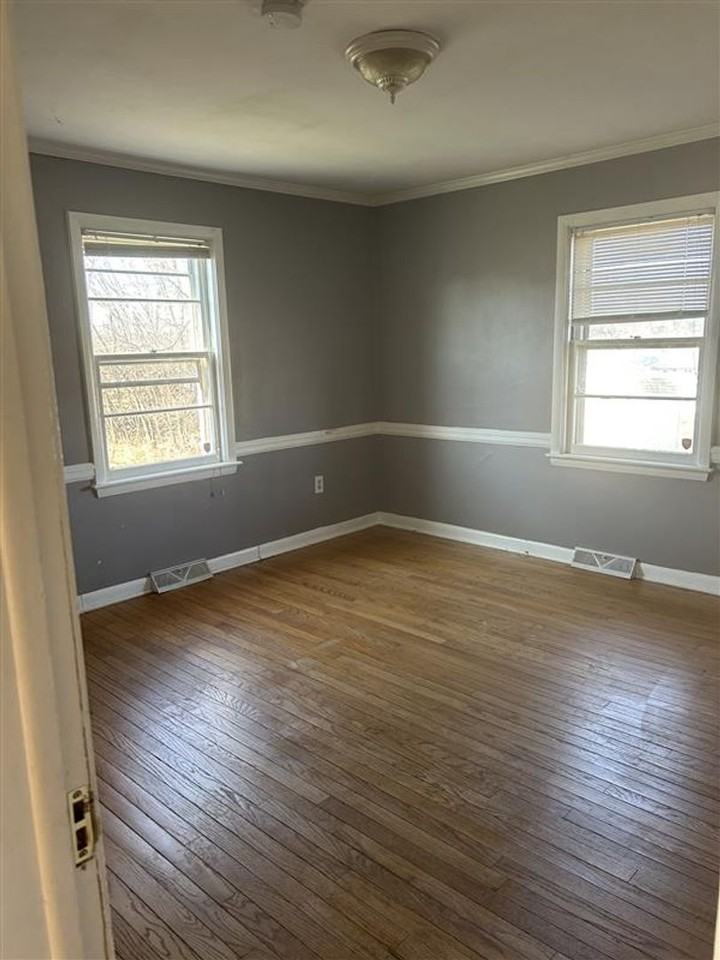 204 S 7th St - Photo 7 of 14