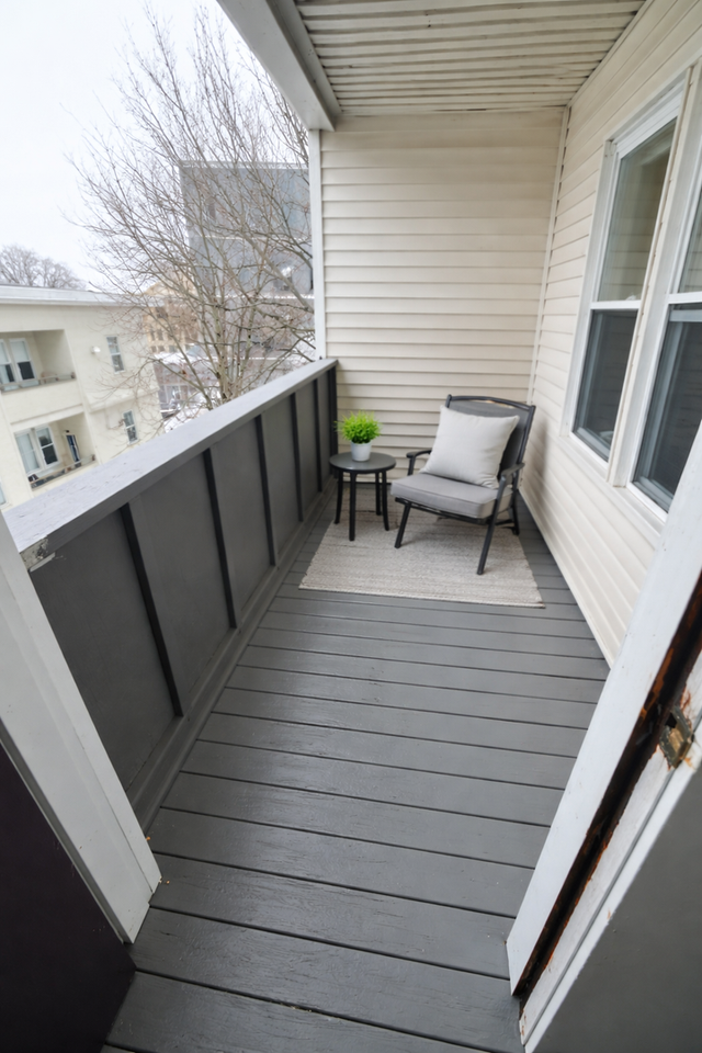 162 Riverside St - Photo 6 of 8