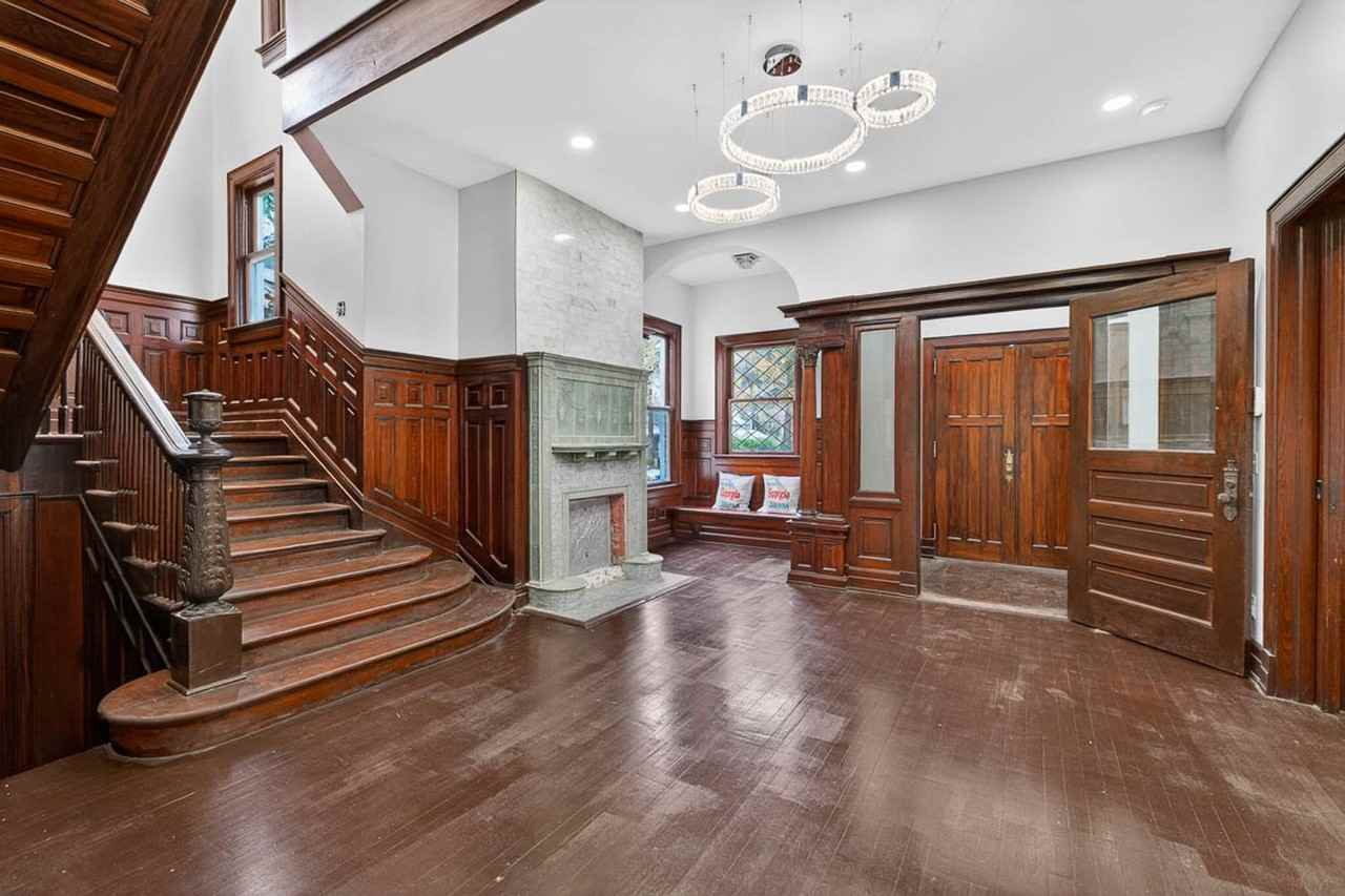 1015 Union St - Photo 6 of 44