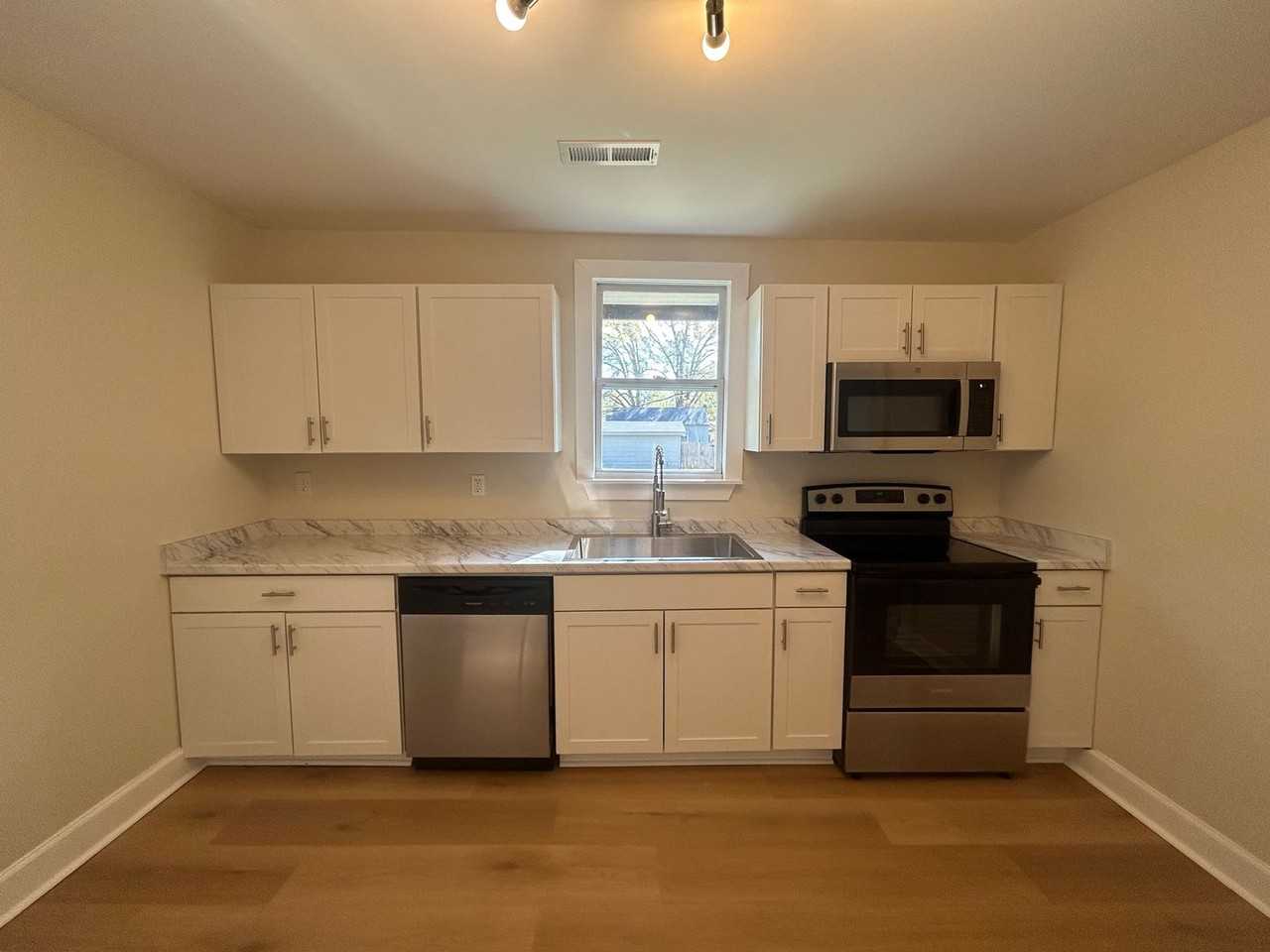 220 8th Ave Nw - Photo 3 of 15