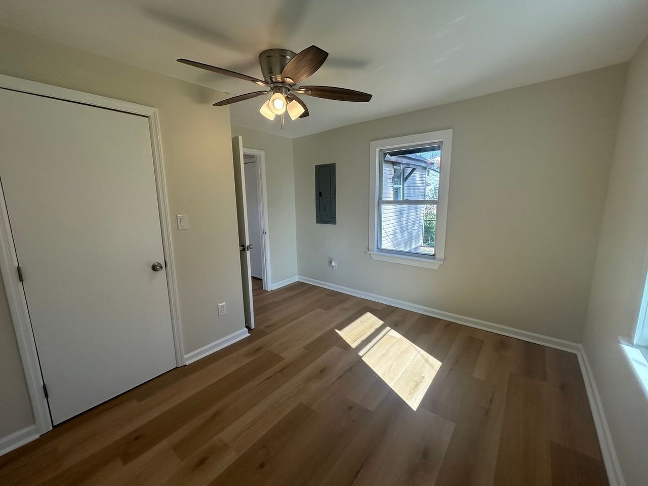 220 8th Ave Nw - Photo 4 of 15