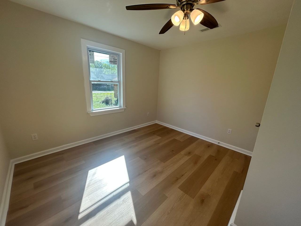 220 8th Ave Nw - Photo 5 of 15