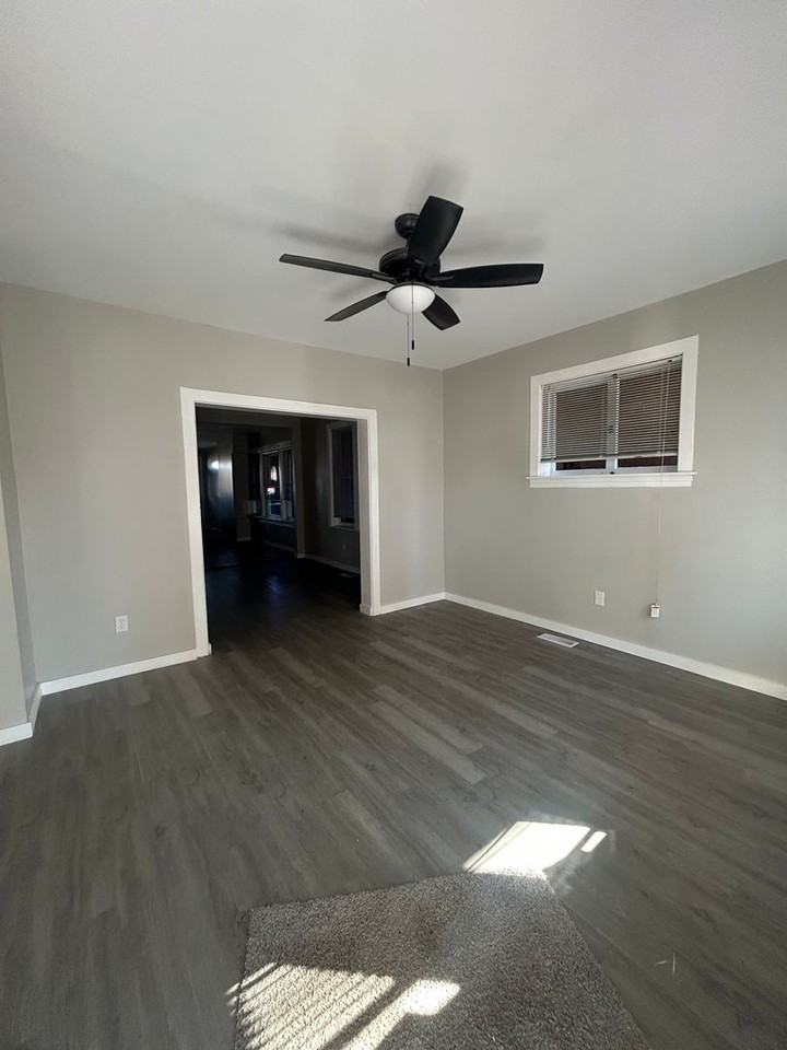 320 Maclay St - Photo 3 of 31