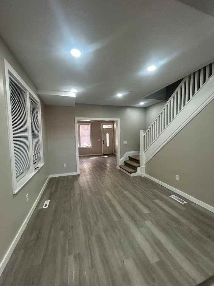 320 Maclay St - Photo 7 of 31