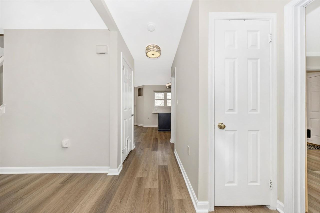 6634 Rockridge Rd - Photo 3 of 50