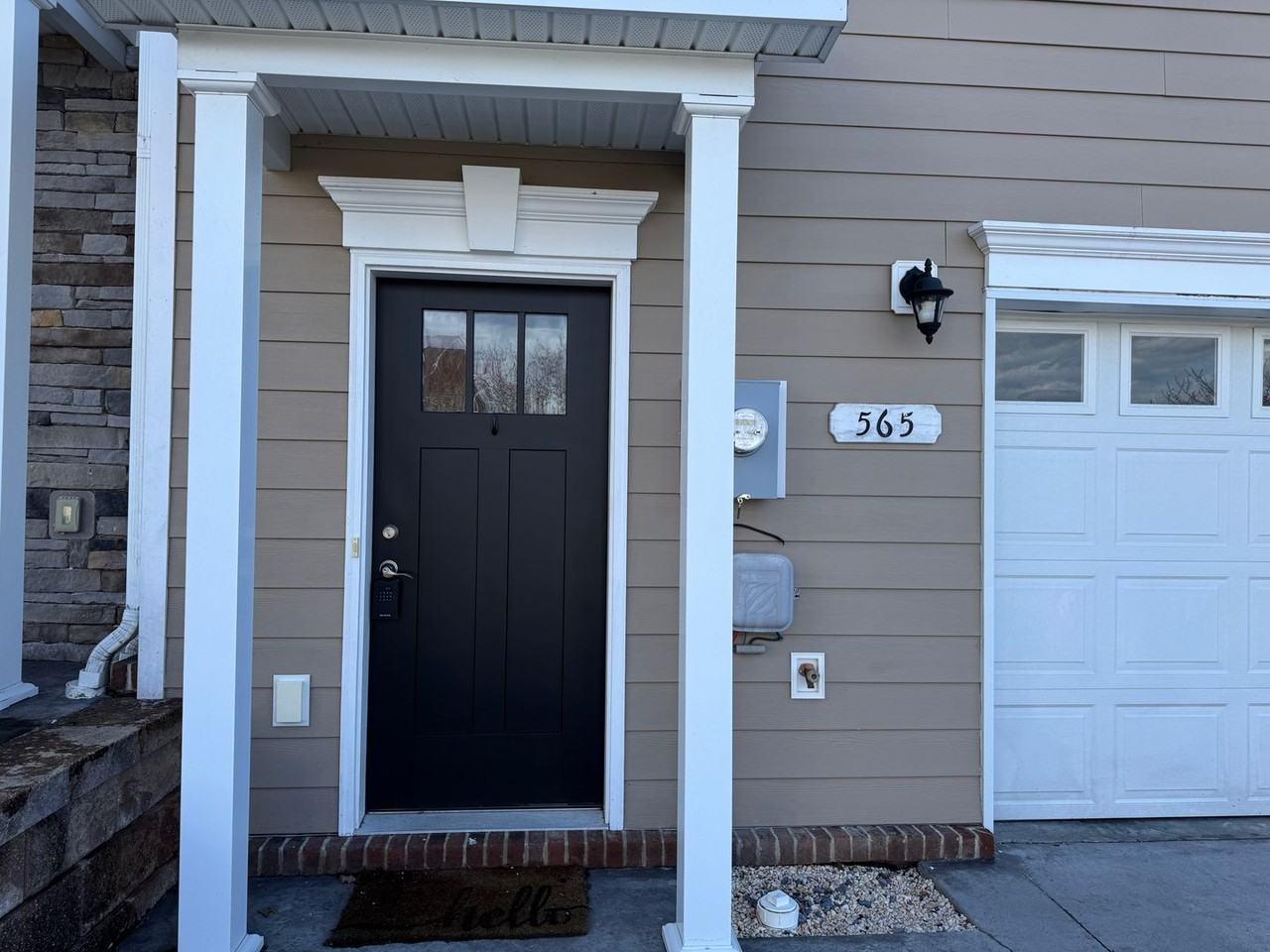 565 Spring Oaks Dr - Photo 2 of 32