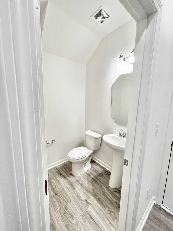 1354 Stork Dr - Photo 5 of 17