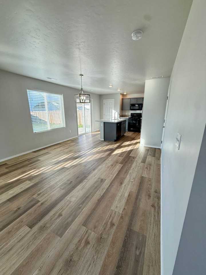 19760 Adirondack Way - Photo 3 of 32