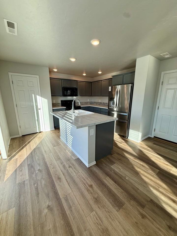 19760 Adirondack Way - Photo 4 of 32