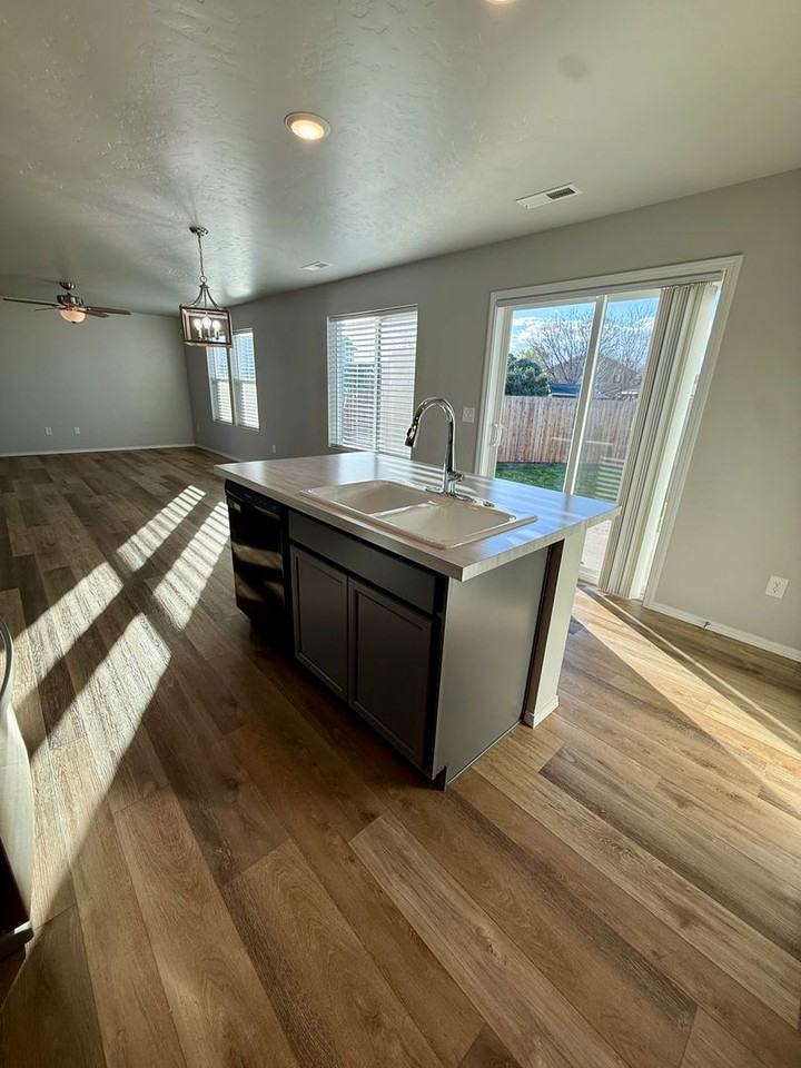 19760 Adirondack Way - Photo 6 of 32