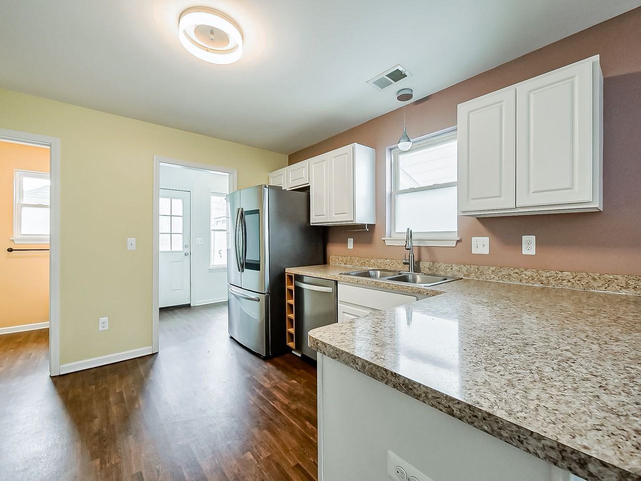 3079 Grove St - Photo 6 of 25