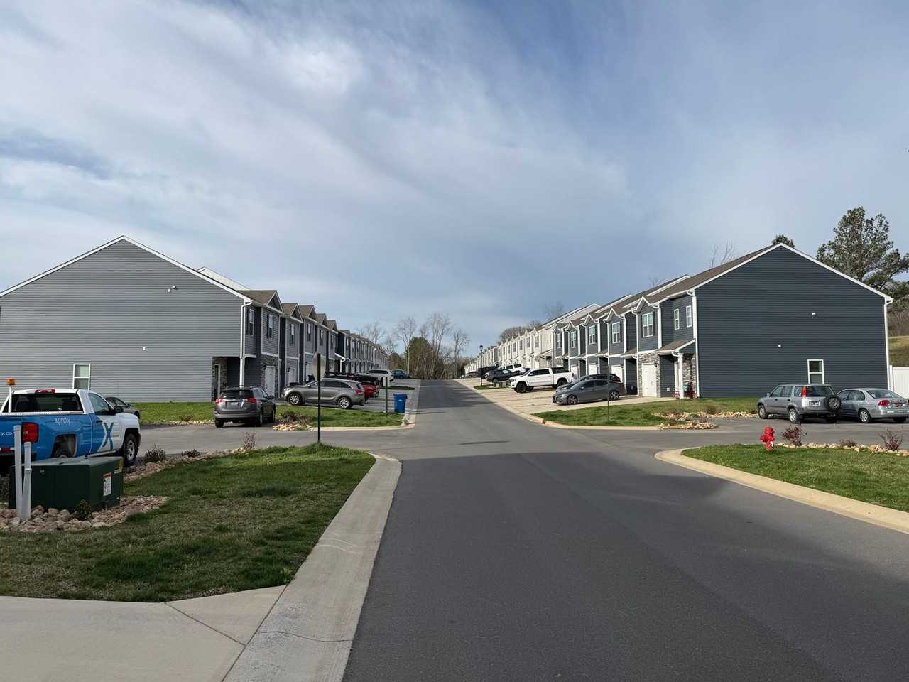 1047 Saylors Pl - Photo 3 of 37