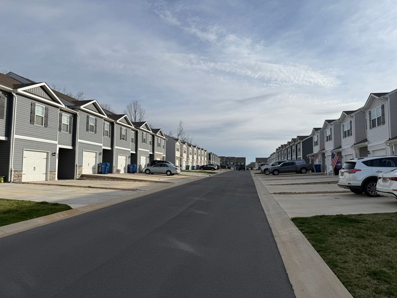 1047 Saylors Pl - Photo 4 of 37