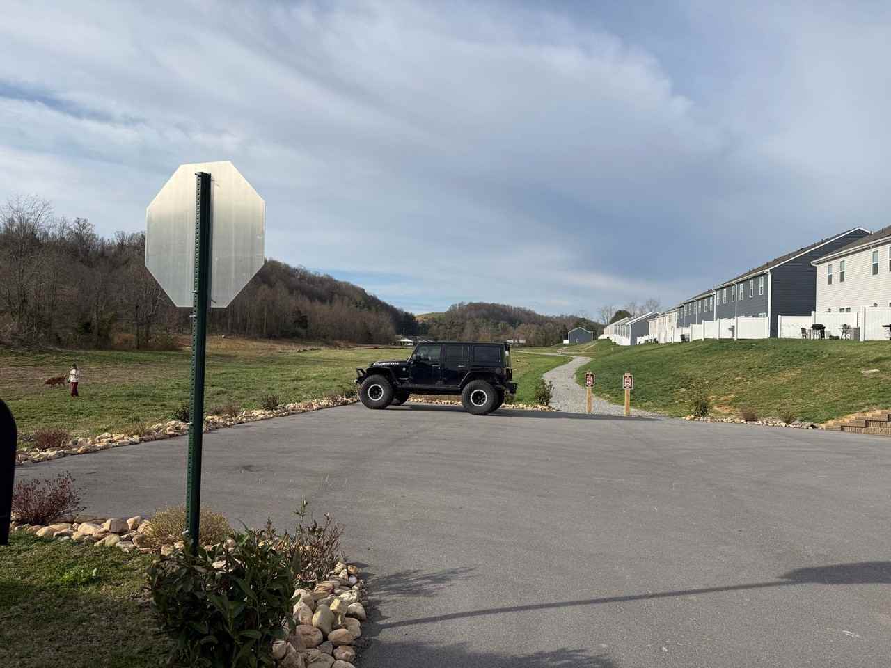 1047 Saylors Pl - Photo 6 of 37