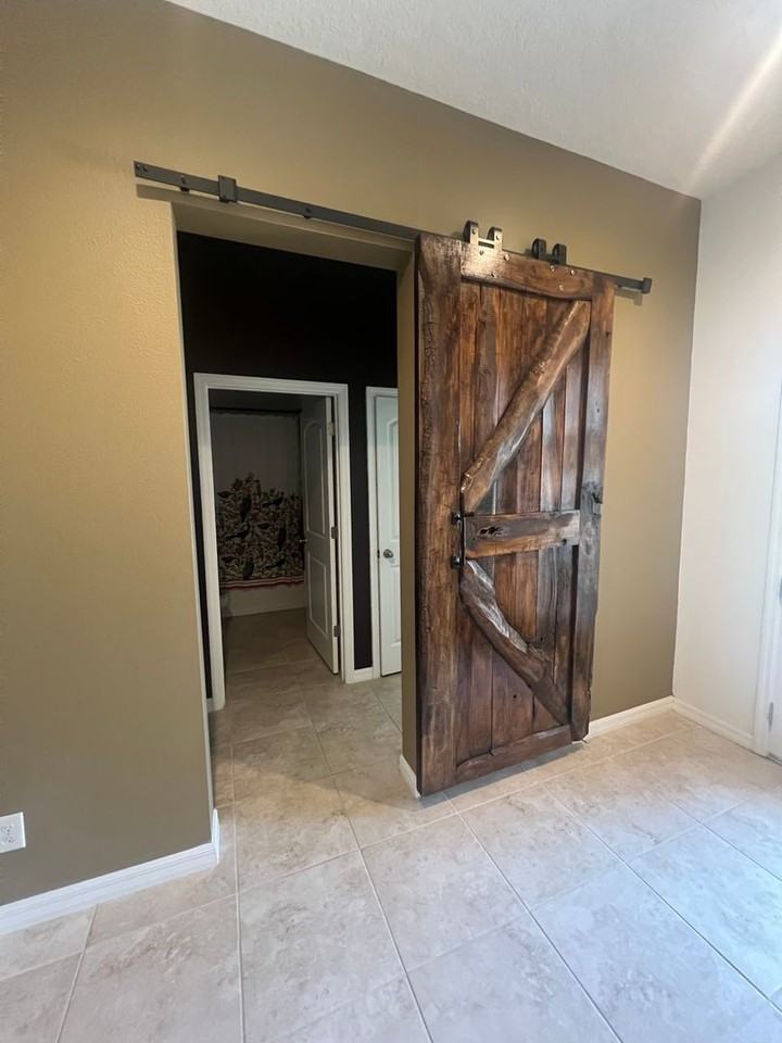 2070 Sola Vista Ave - Photo 4 of 29