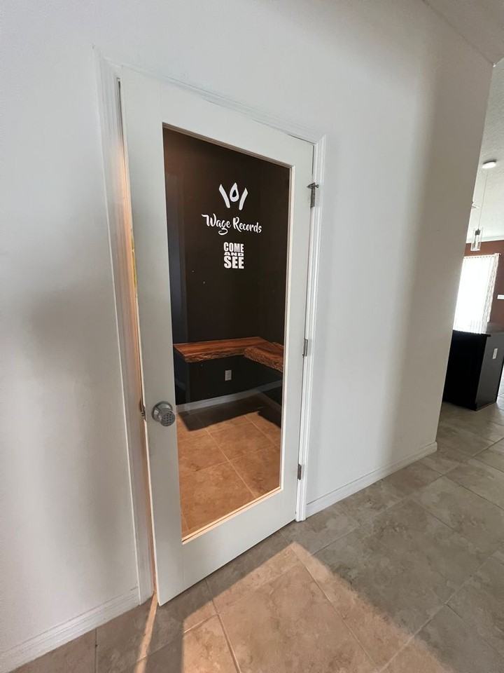 2070 Sola Vista Ave - Photo 6 of 29