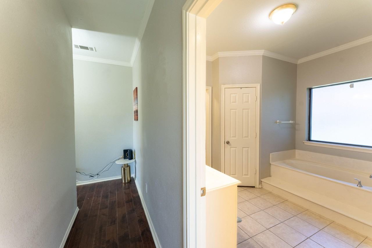 Broken Crest Dr - Photo 5 of 29