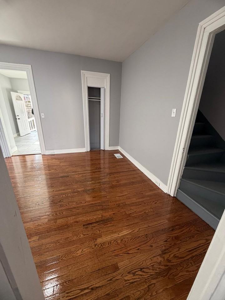 110114 Maple St #1L - Photo 4 of 10