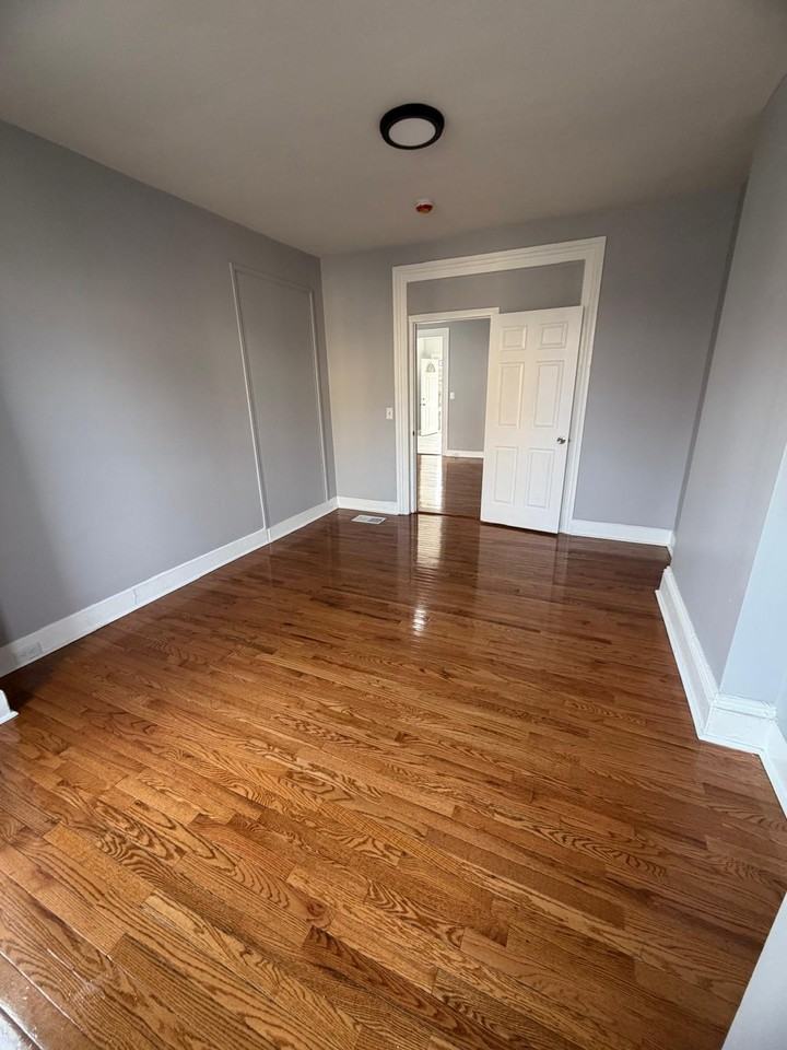 110114 Maple St #1L - Photo 5 of 10