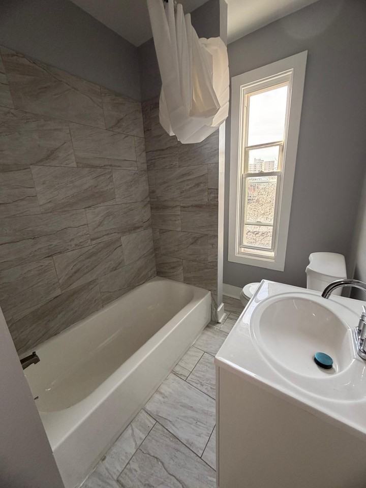 110114 Maple St #1L - Photo 6 of 10