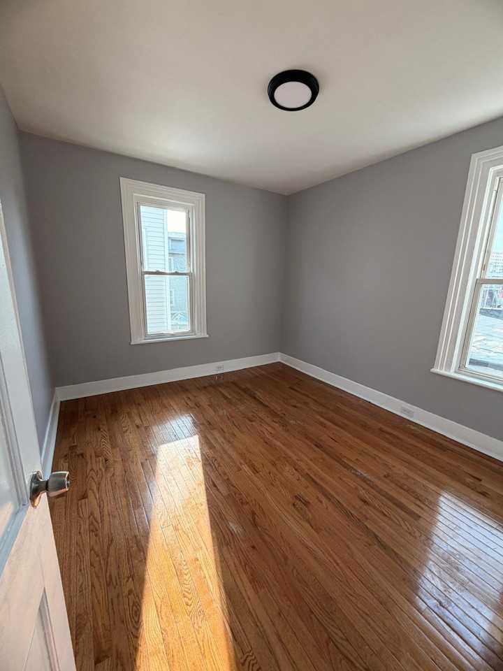 110114 Maple St #1L - Photo 7 of 10