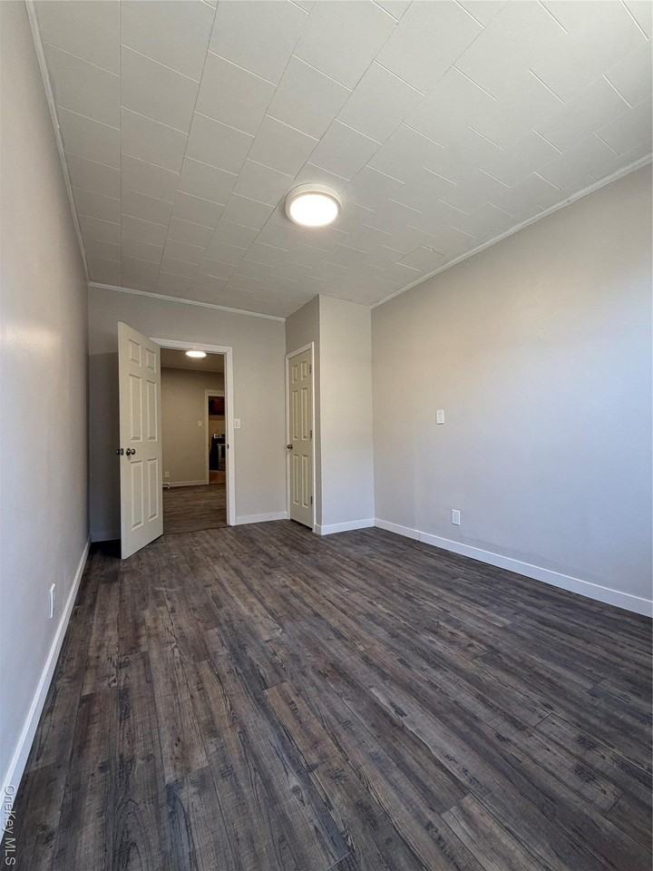 4313 25th Ave - Photo 6 of 8