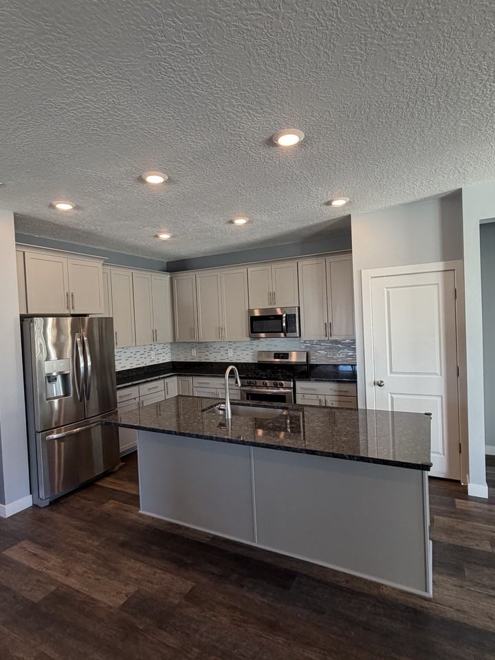 194 W Sugarbowl Cir - Photo 4 of 45