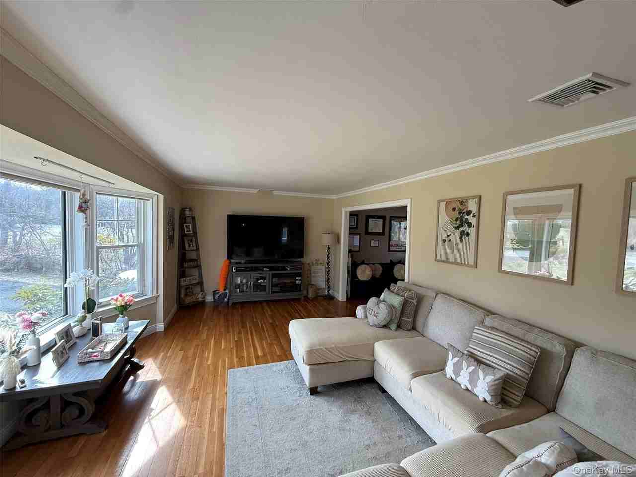 16 Minkel Rd - Photo 2 of 25