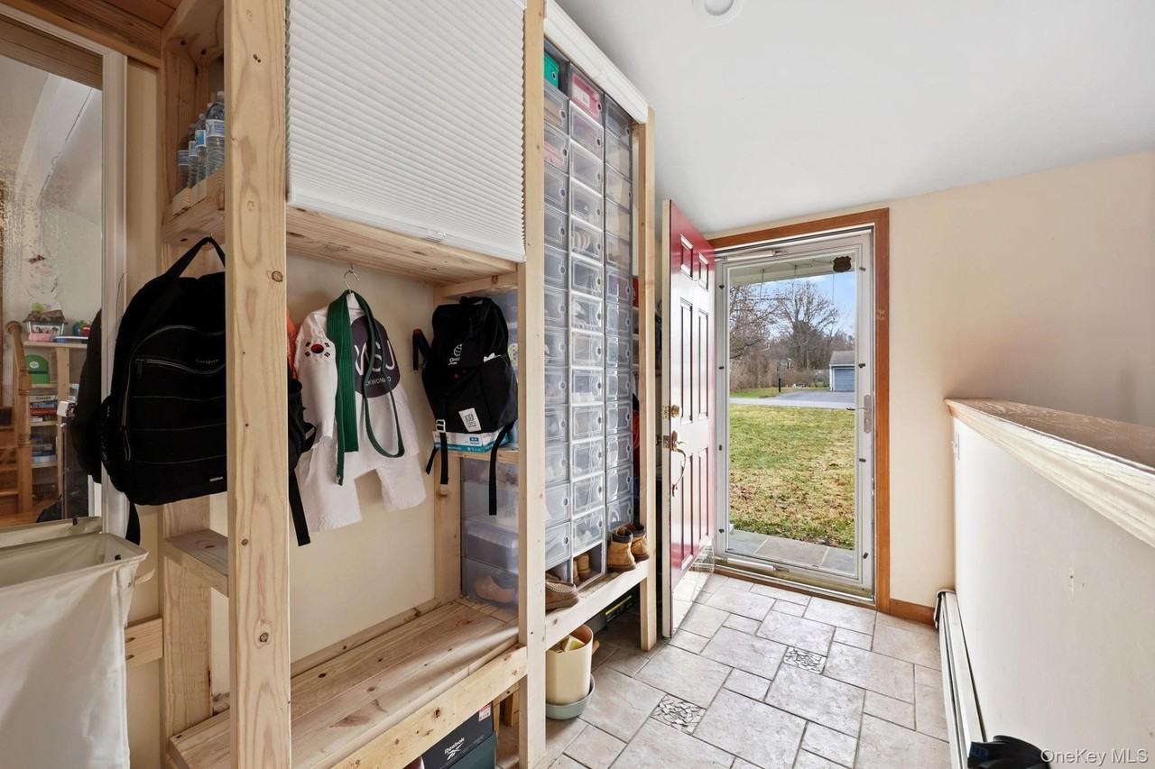 2881 Meadowcrest Dr - Photo 2 of 46