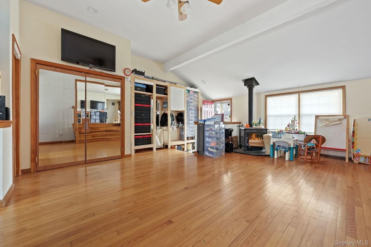 2881 Meadowcrest Dr - Photo 4 of 46