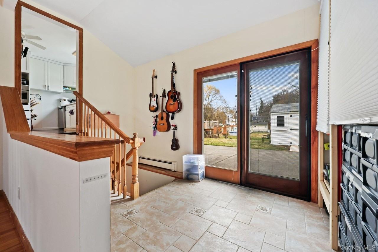 2881 Meadowcrest Dr - Photo 7 of 46