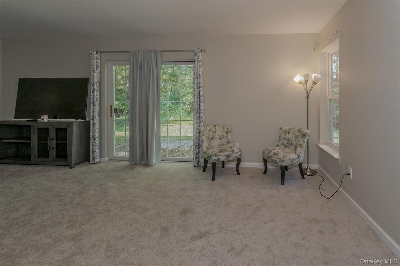 423 Kings Hwy - Photo 2 of 19