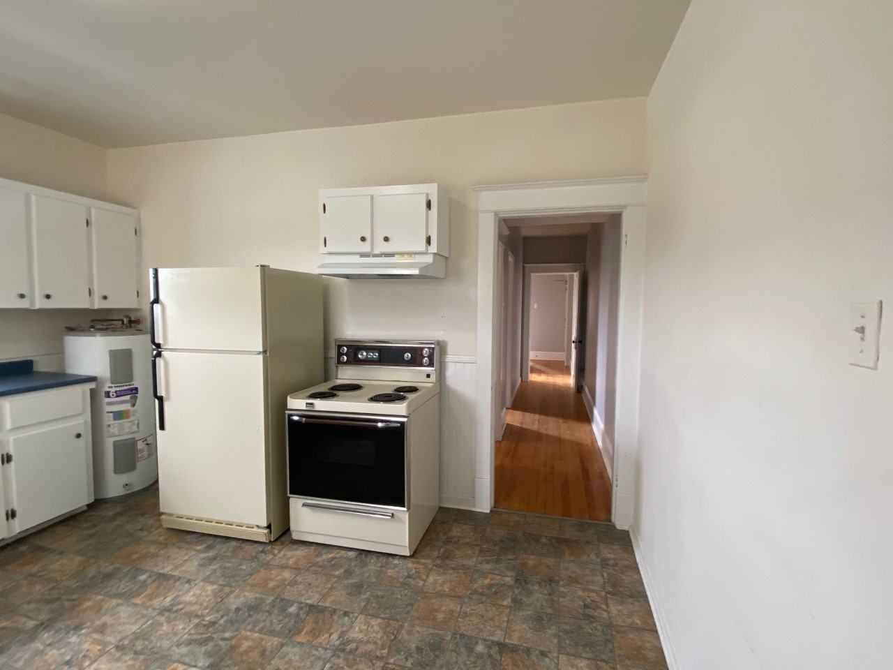 190 Adelaide St #4 - Photo 2 of 11