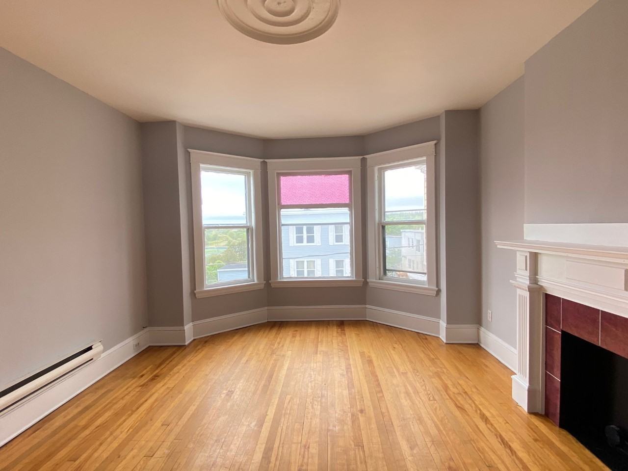 190 Adelaide St #4 - Photo 3 of 11