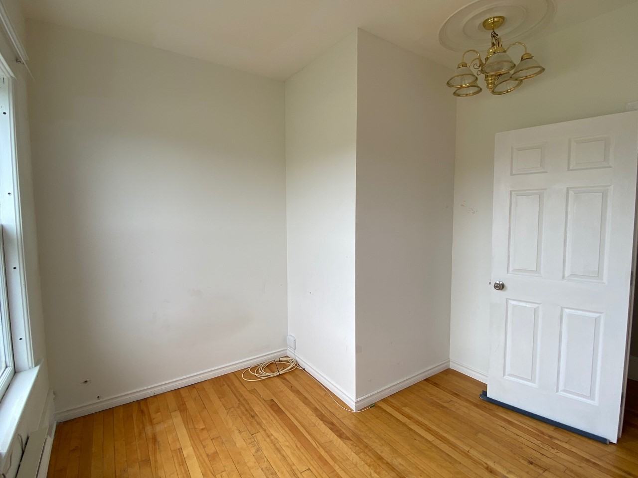 190 Adelaide St #4 - Photo 5 of 11