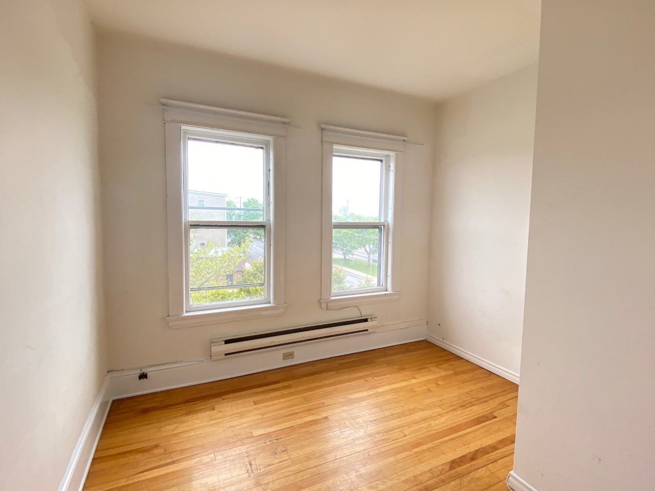 190 Adelaide St #4 - Photo 6 of 11