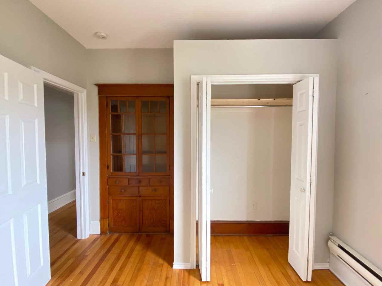 190 Adelaide St #4 - Photo 7 of 11