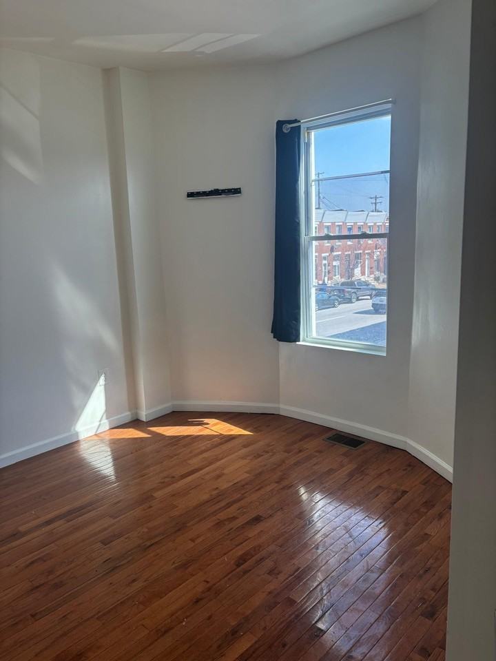 2939 E Monument St #1 - Photo 3 of 10