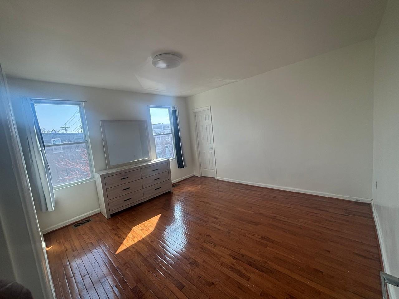 2939 E Monument St #1 - Photo 5 of 10