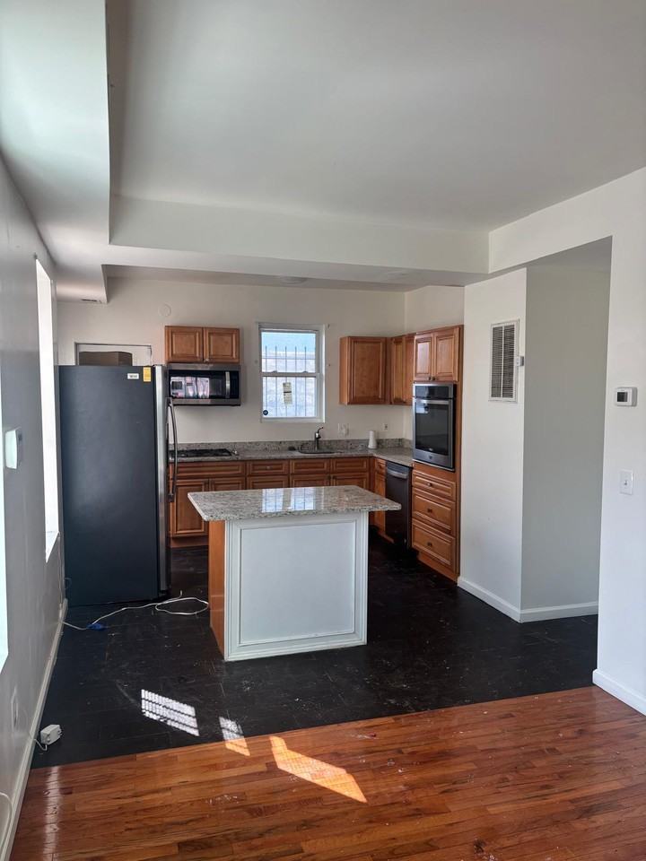 2939 E Monument St #1 - Photo 7 of 10