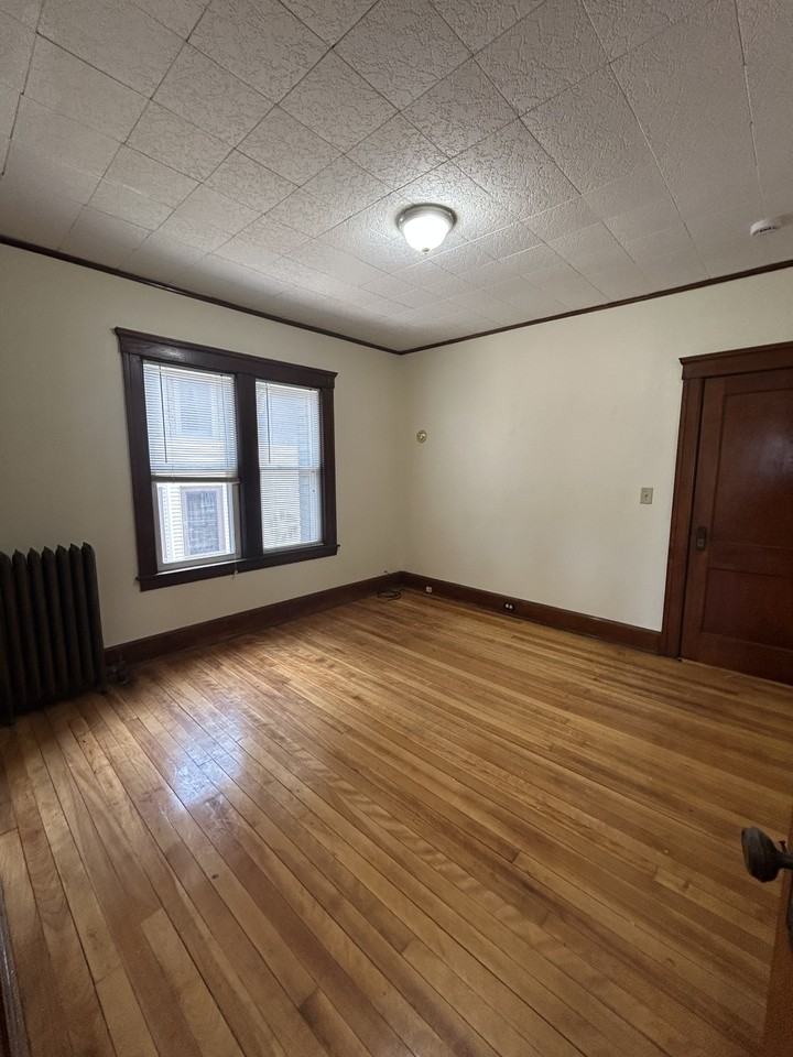 14 Clearview Ave #1 - Photo 4 of 20