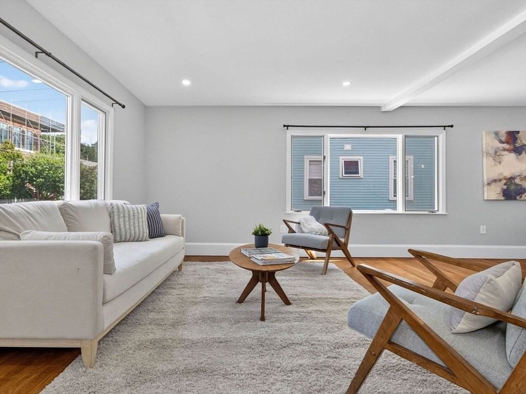 111 Sharon St Unit 1 - Photo 3 of 32