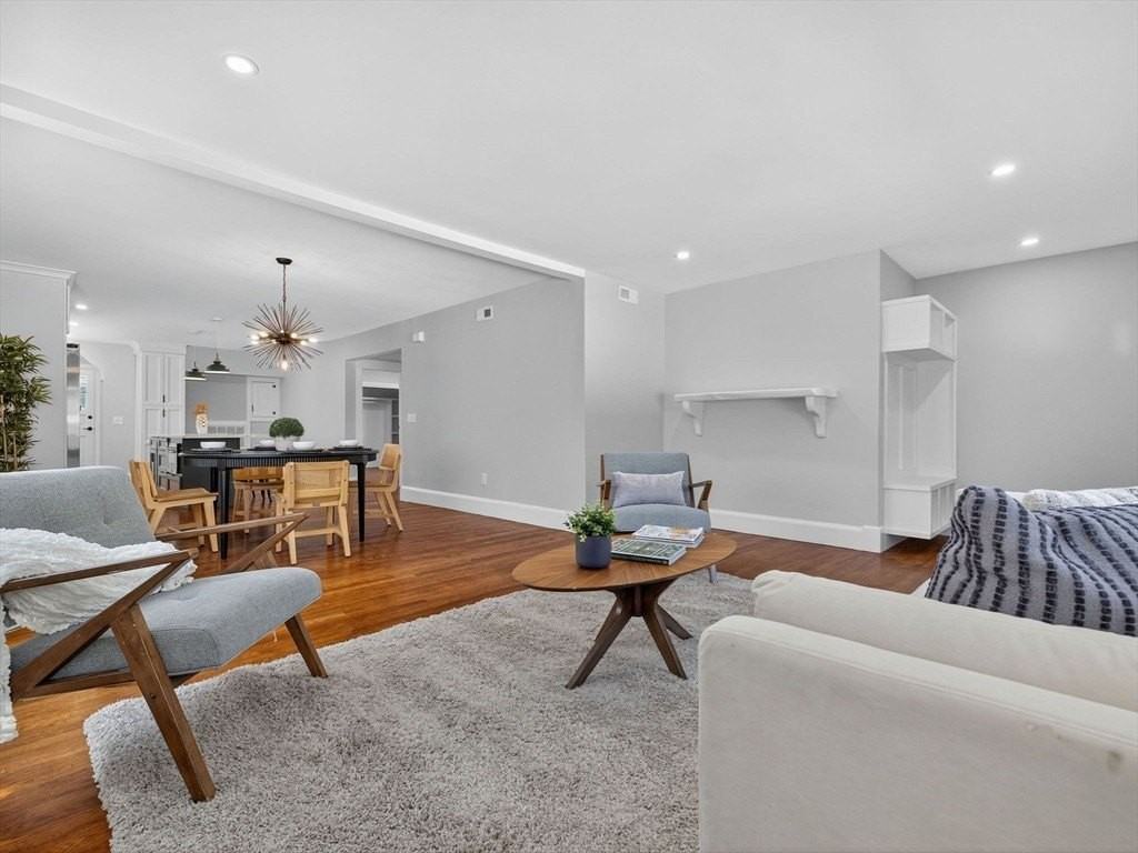 111 Sharon St Unit 1 - Photo 4 of 32