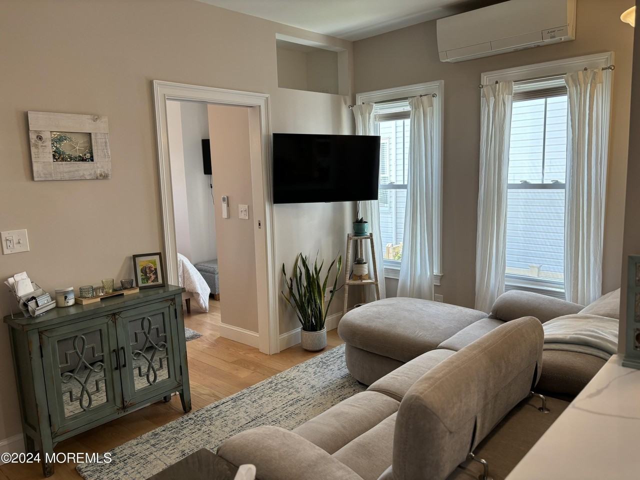 7 Abbott Ave Unit 1w - Photo 2 of 11