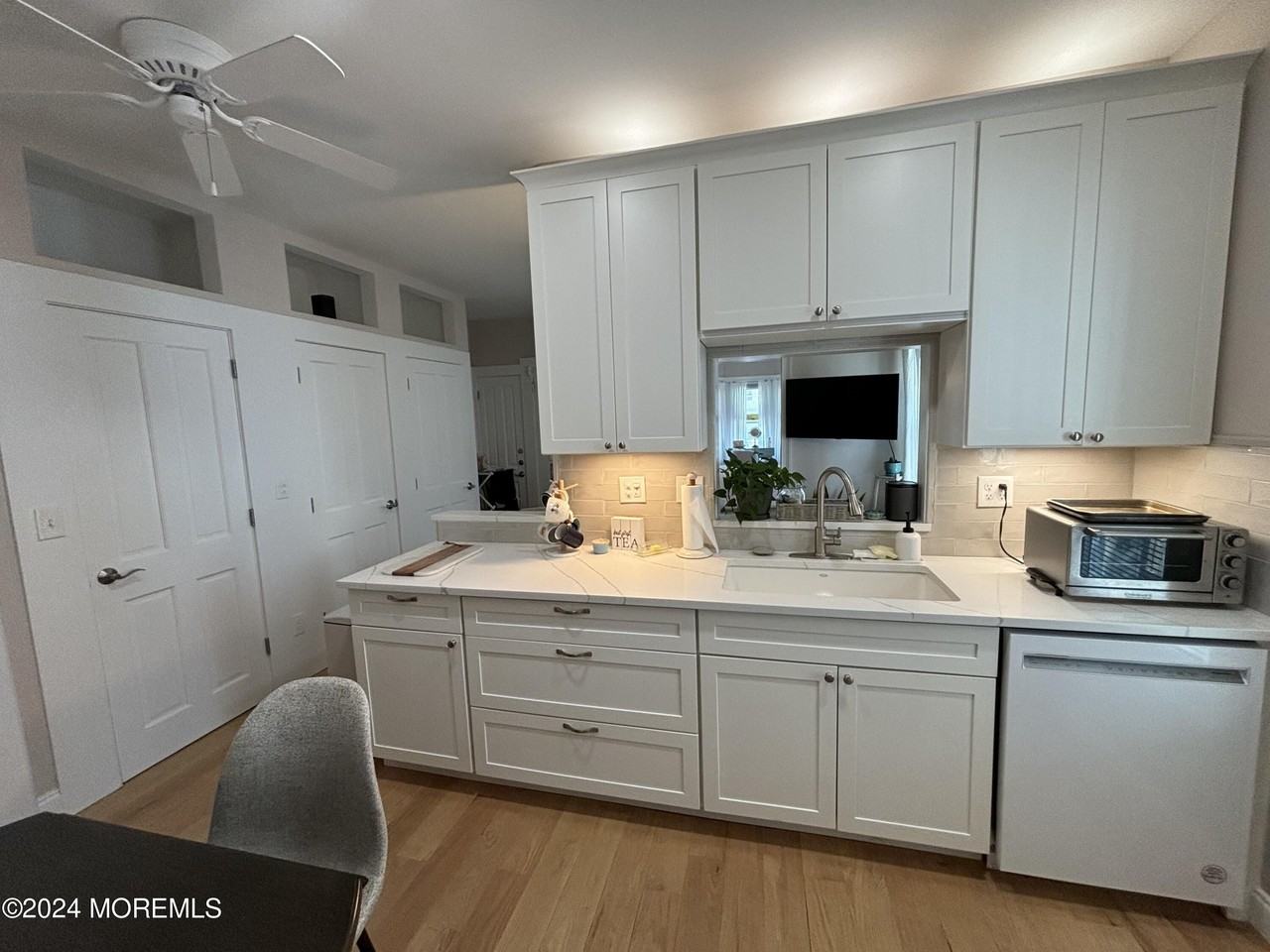 7 Abbott Ave Unit 1w - Photo 4 of 11