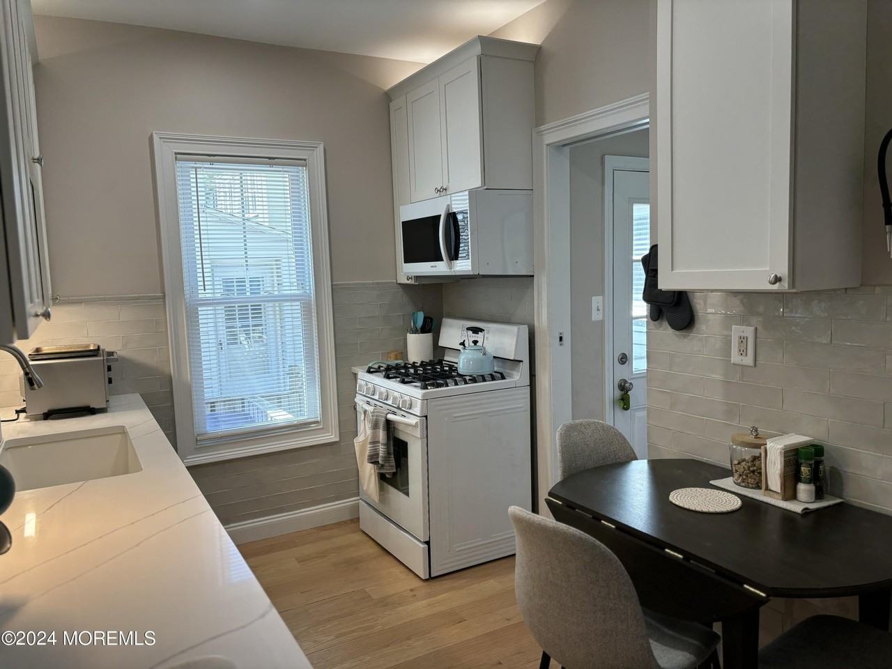 7 Abbott Ave Unit 1w - Photo 5 of 11